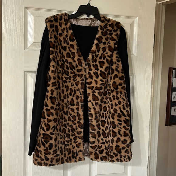 Leopard Vest - Picture 2 of 9